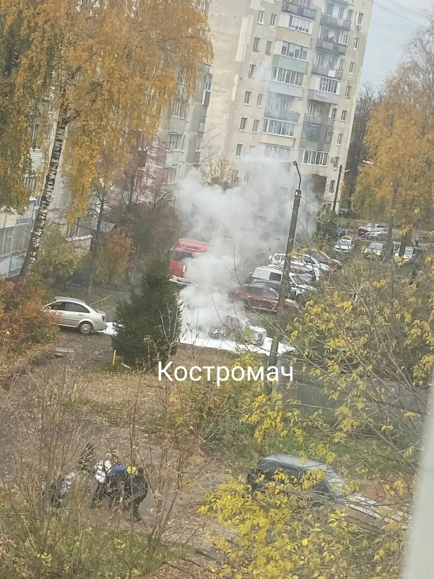 В Костроме, дворе дома по адресу проспект Мира 62 сгорела машина