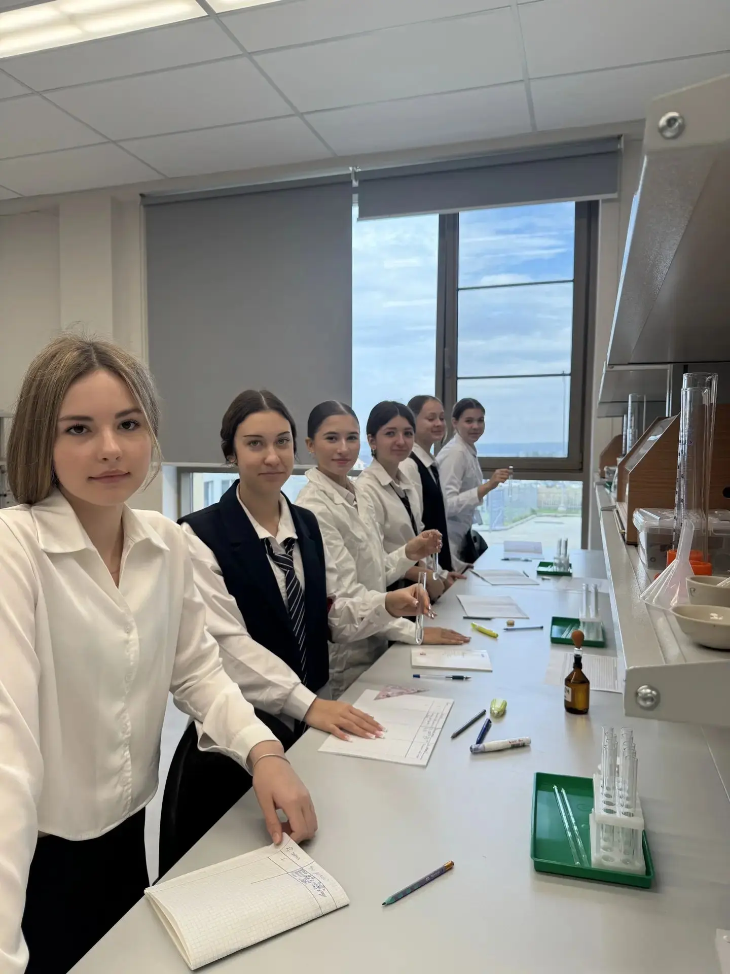 🧪 Химия — это не скучные формулы, а настоящая магия превращений!