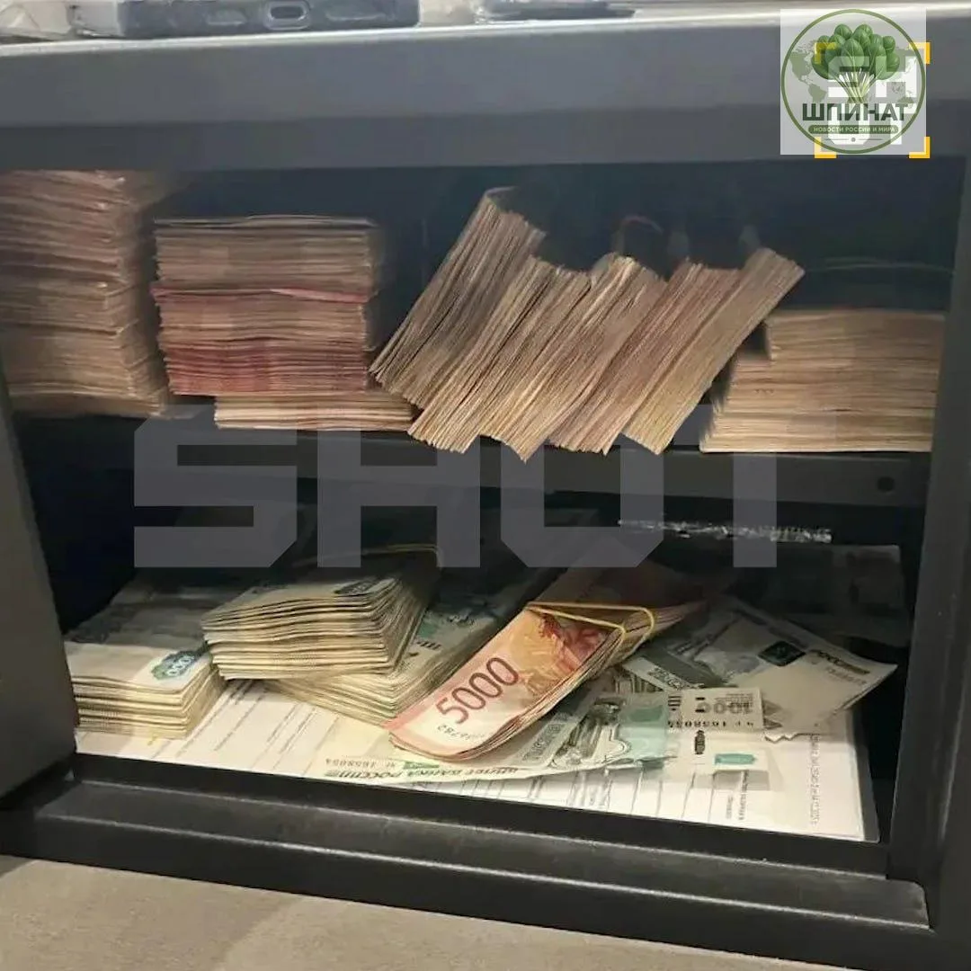 Сотрудников ФТС задержали за махинации со списанием утильсбора за автомобили, и они пол...