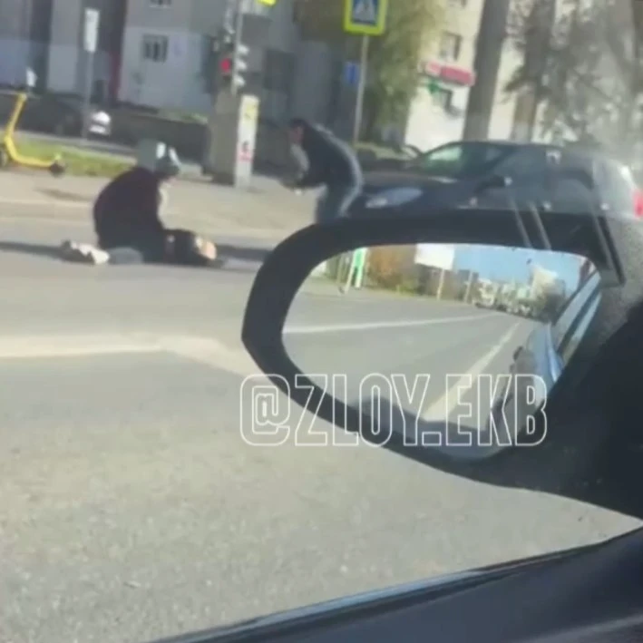 Девушку сбила машина на улице Бебеля