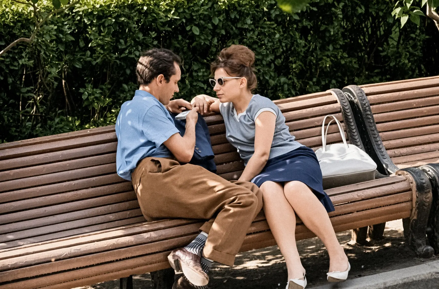 Двое на одном из бульваров. Москва. 1960-е.