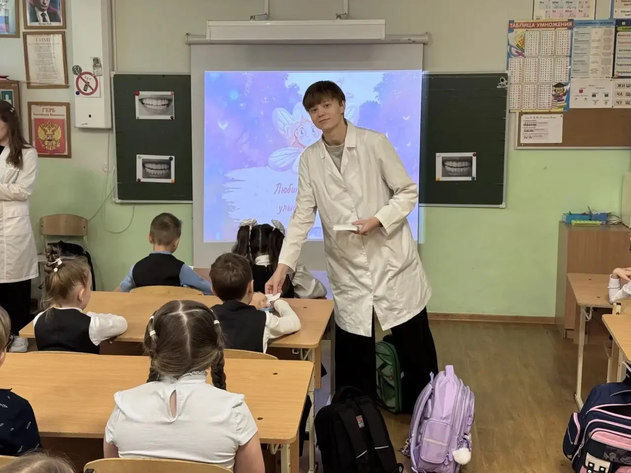 🦷 Здоровые зубки — с первых классов!