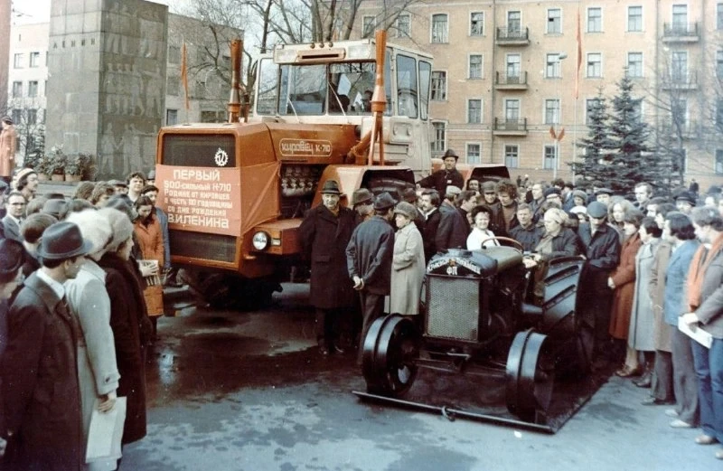 Первый трактор "Кировец" К-710. Кировский завод. Ленинград. 1980 год.
