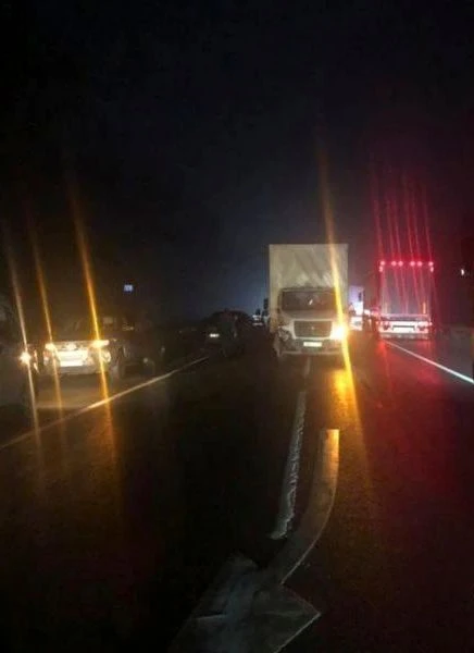 Массовое ДТП с «КАМАЗом» произошло на трассе М8 "Холмогоры" в Ярославской области.
