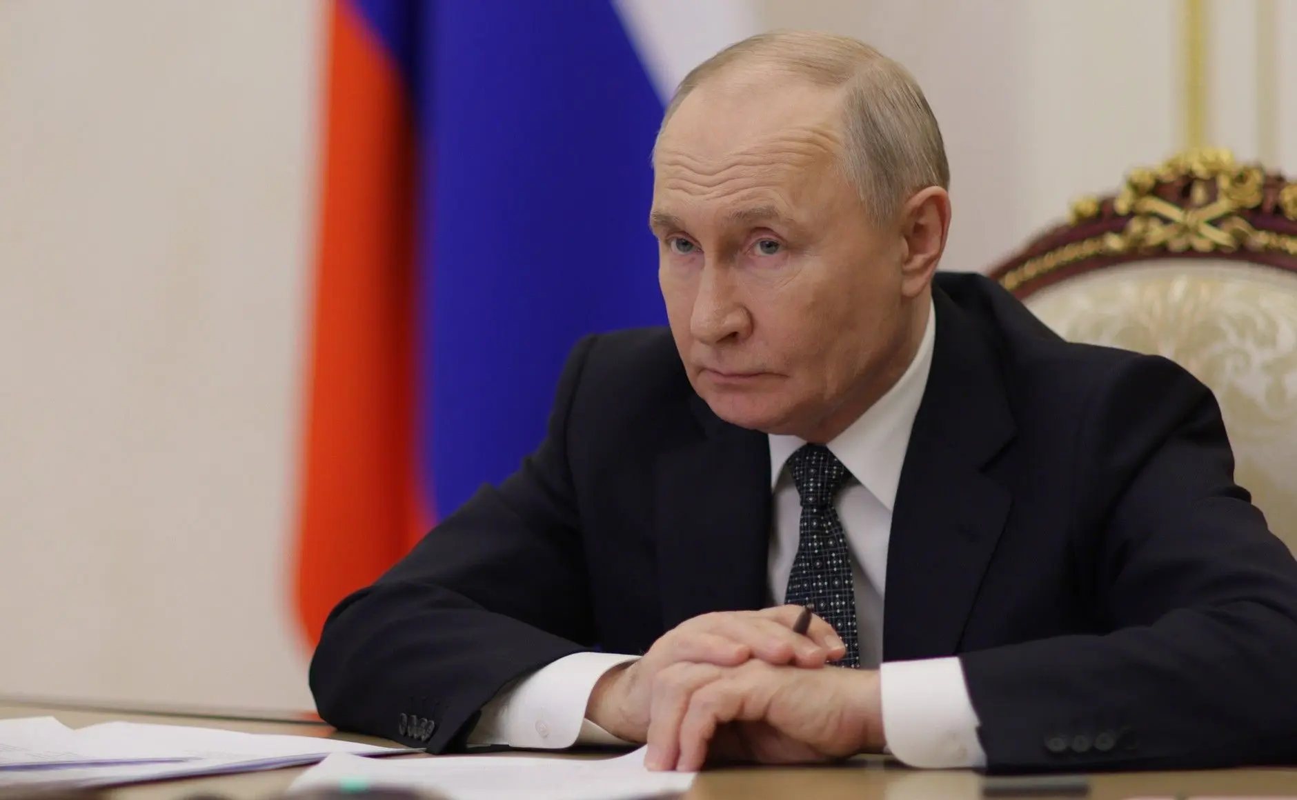 С утра идут потоком сообщения - мировые лидеры поздравляют нашего Президента с днем рож...