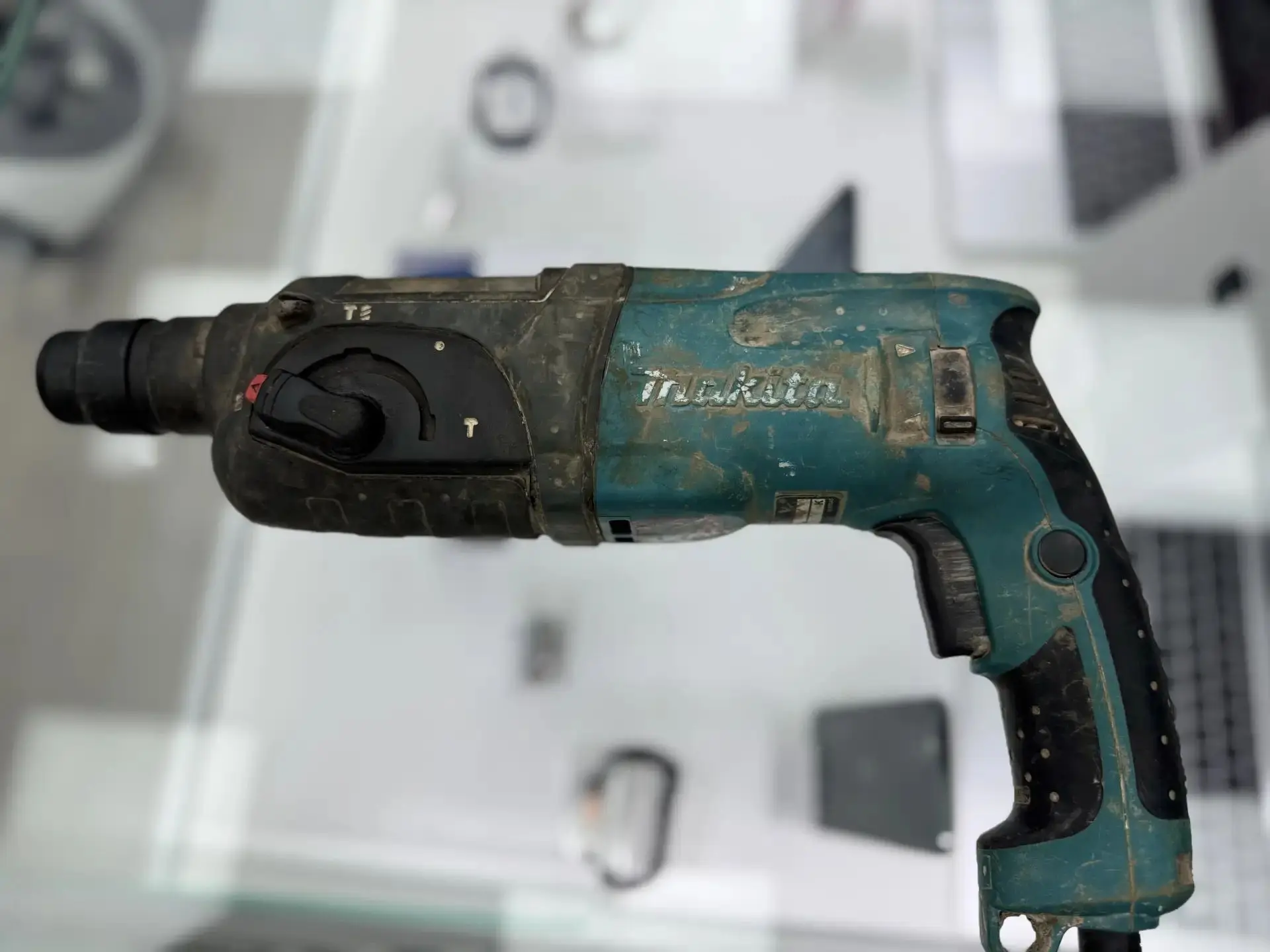 Перфоратор Makita HR2470