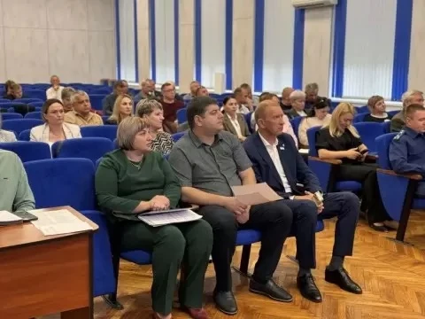 🏚️ В Джанкойском районе обратили внимание на состояние двух многоквартирных домов