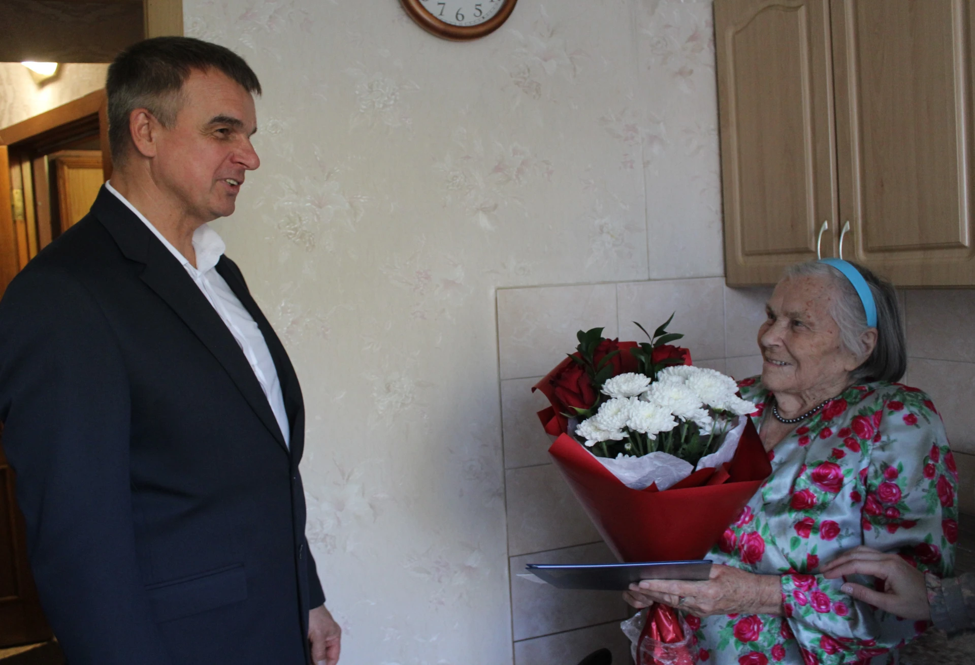🎉Жительнице Калининского района, труженице тыла Александре Перфильевне Падериной испол...