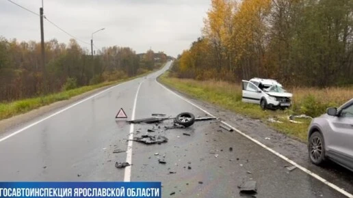 В результате ДТП с фурой в Ярославской области погиб водитель легковушки