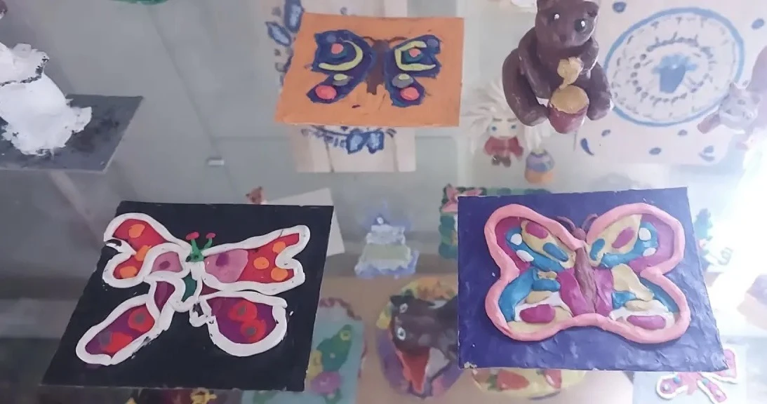 🎨 В детской школе искусств продолжает работу выставка декоративно-прикладного искусств...