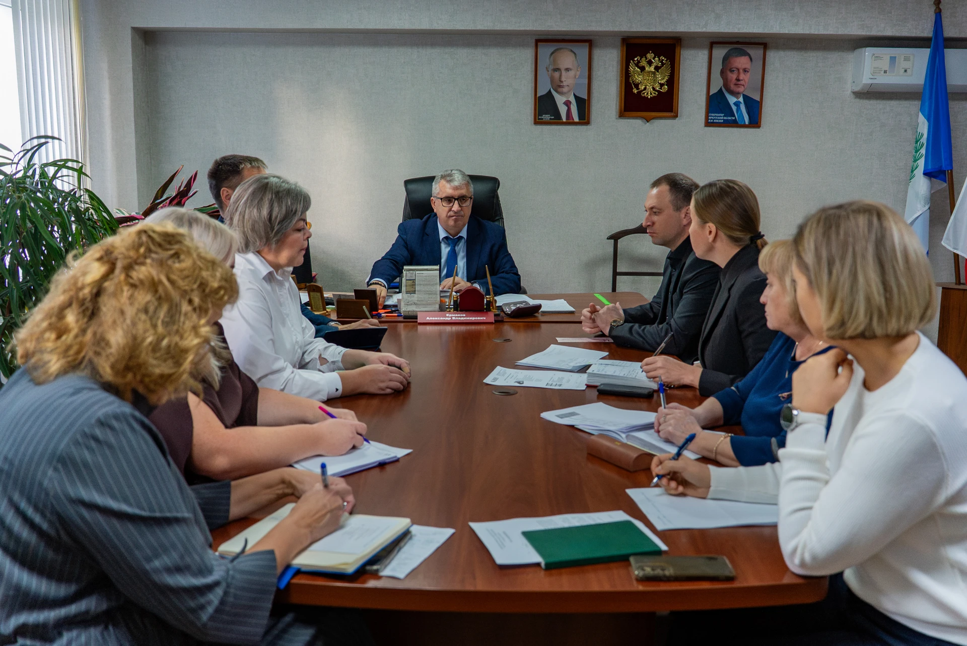 Мэр Саянска Александр Ермаков совместно с руководителями структурных подразделений адми...