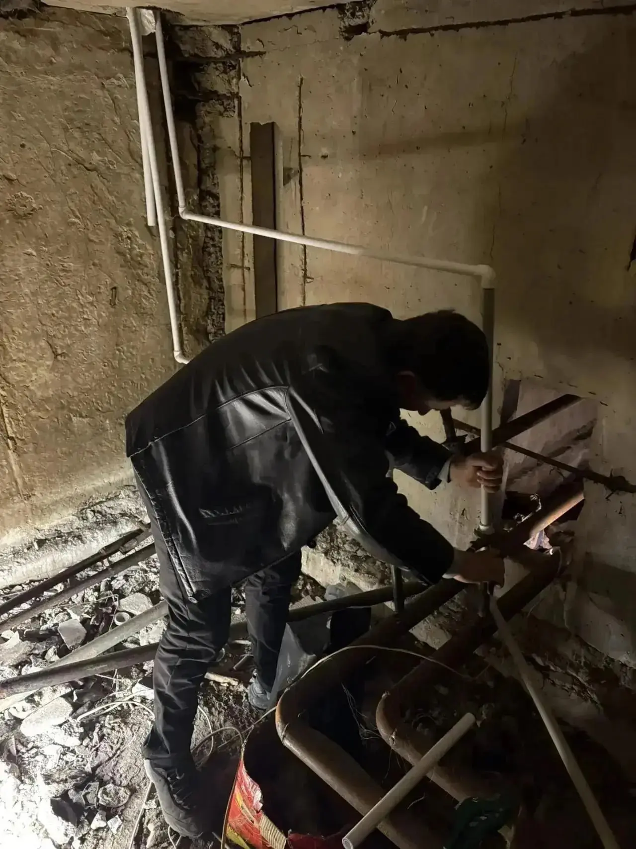 👨🏻‍🔧 В Первомайске продолжаются ремонтно‑восстановительные работы при поддержке спец...