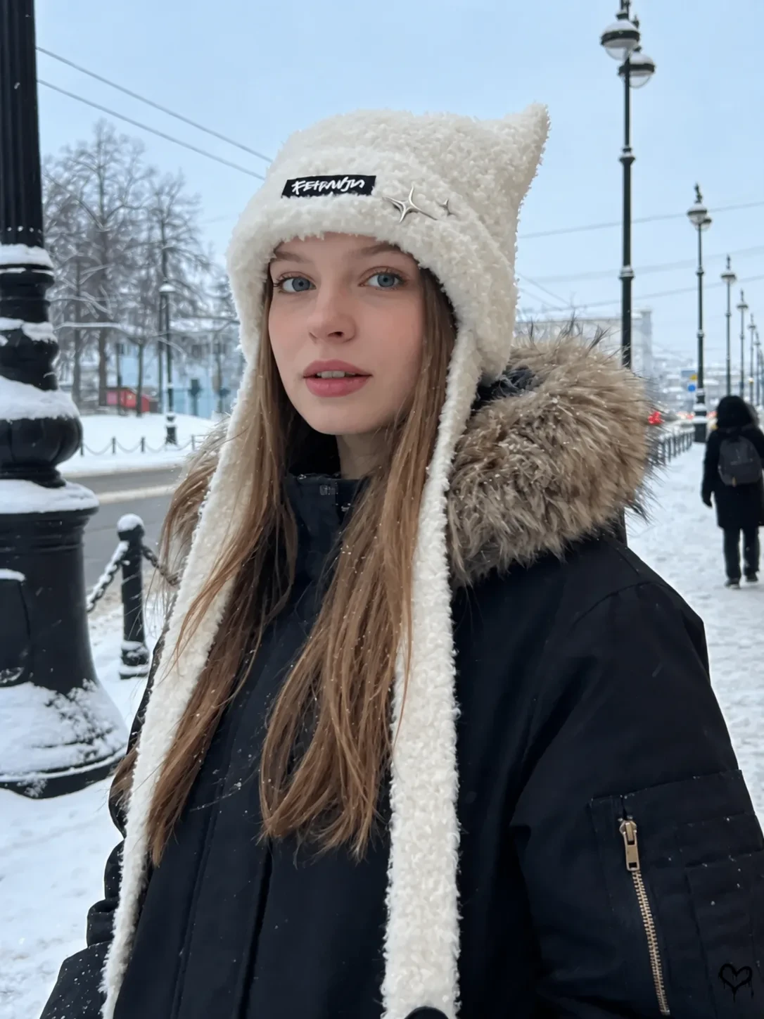 Белая пушистая шапка с ушками ☁️