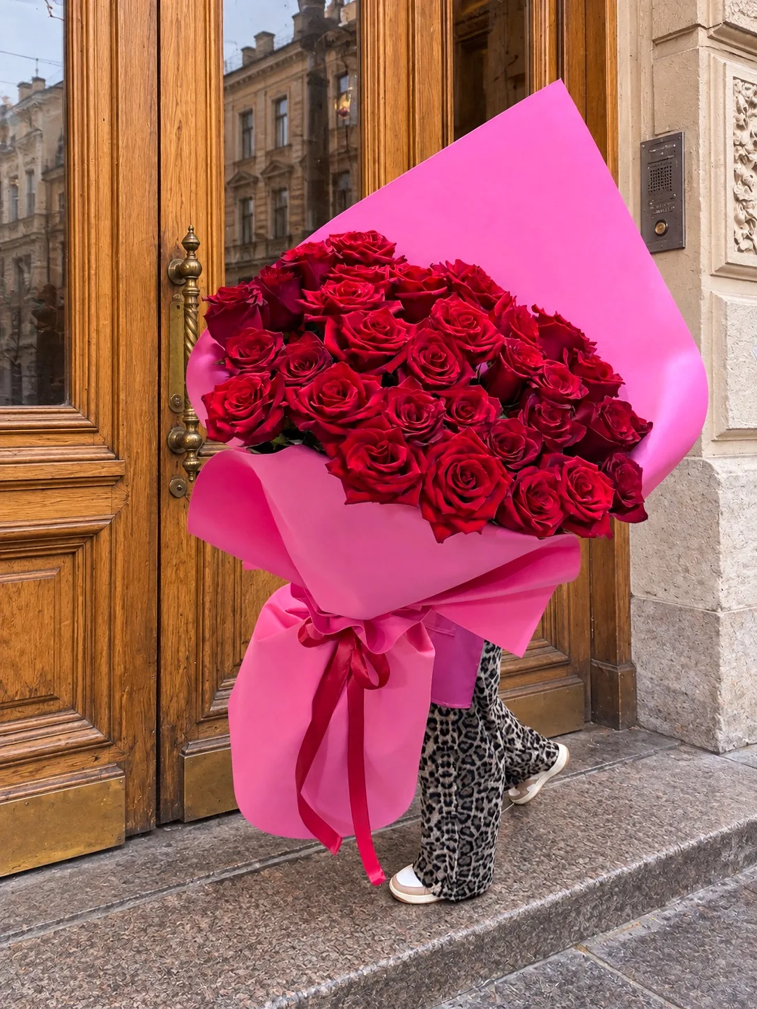 ❤️ Меньше сердечек в переписке. Больше роз у её двери.