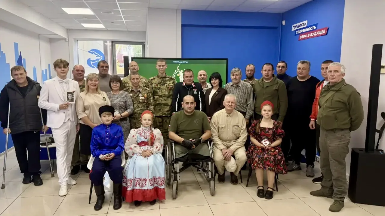 🇷🇺 Мужество, верность и светлая память: в Штабе общественной поддержки ЛО поздравили ...