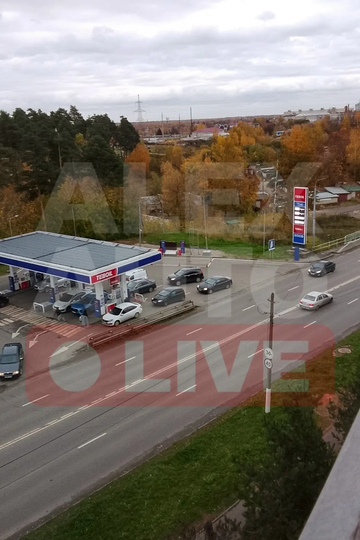 На Teboil появился 95+. Очередь не большая. Актуально на 16:00