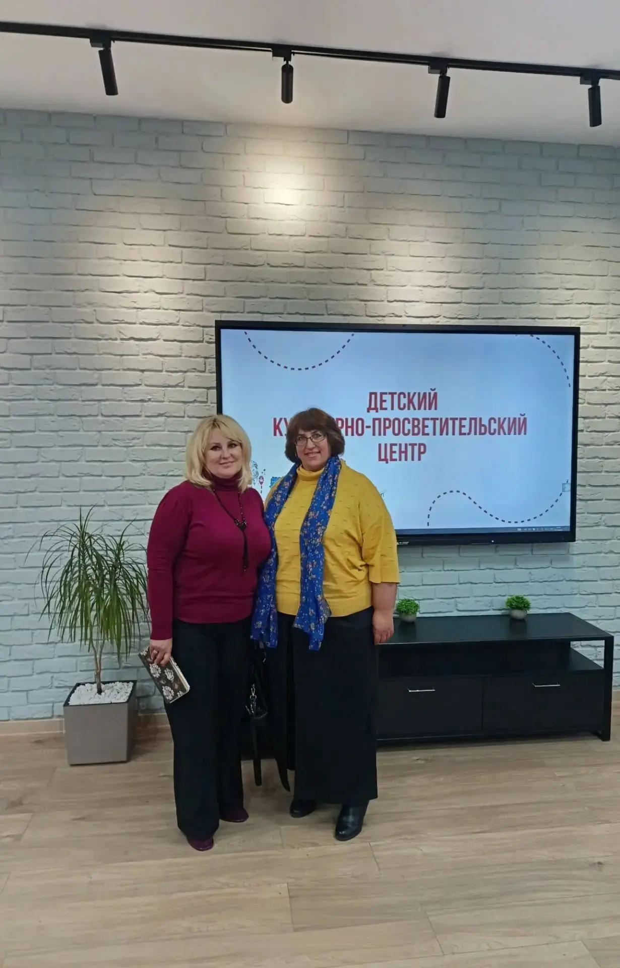 8 октября директор районного Дома культуры Фетисочкина Светлана Владимировна и директор...