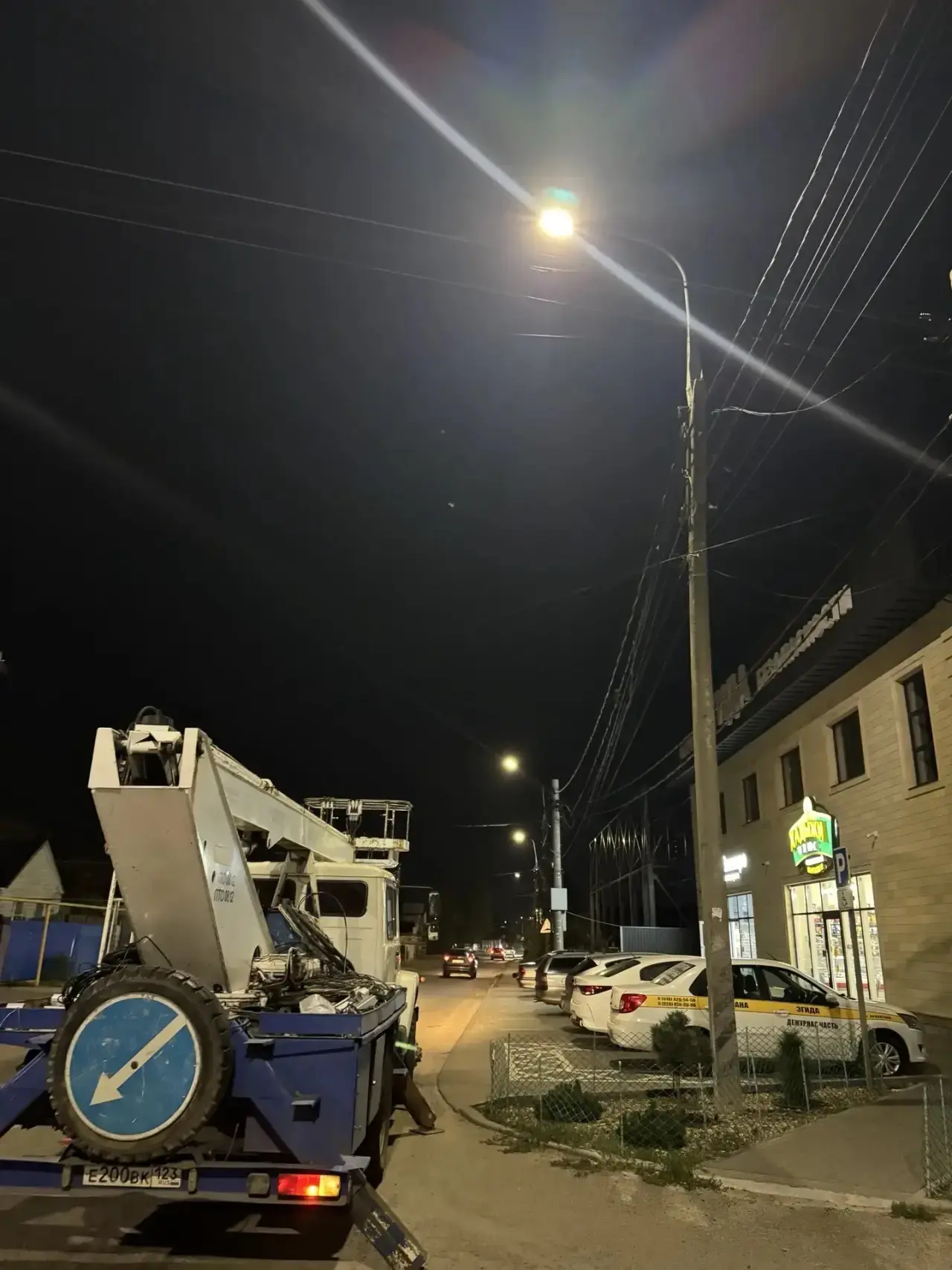 💡В Кропоткине полным ходом продолжается замена старых уличных светильников.
