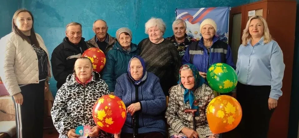 Сотрудники Святославской сельской библиотеки совместно с активистами Женсовета и препод...