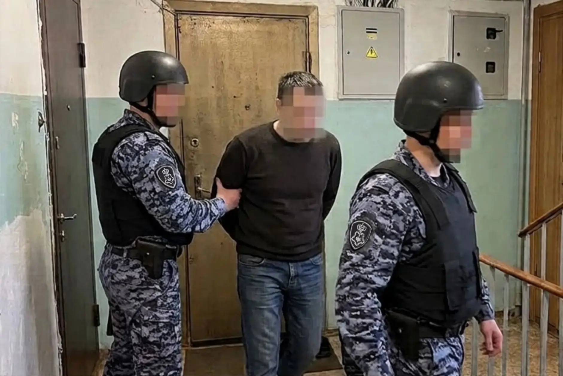 В Черниковке уфимец скандалил и угрожал своим детям расправой. Его задержали правоохран...