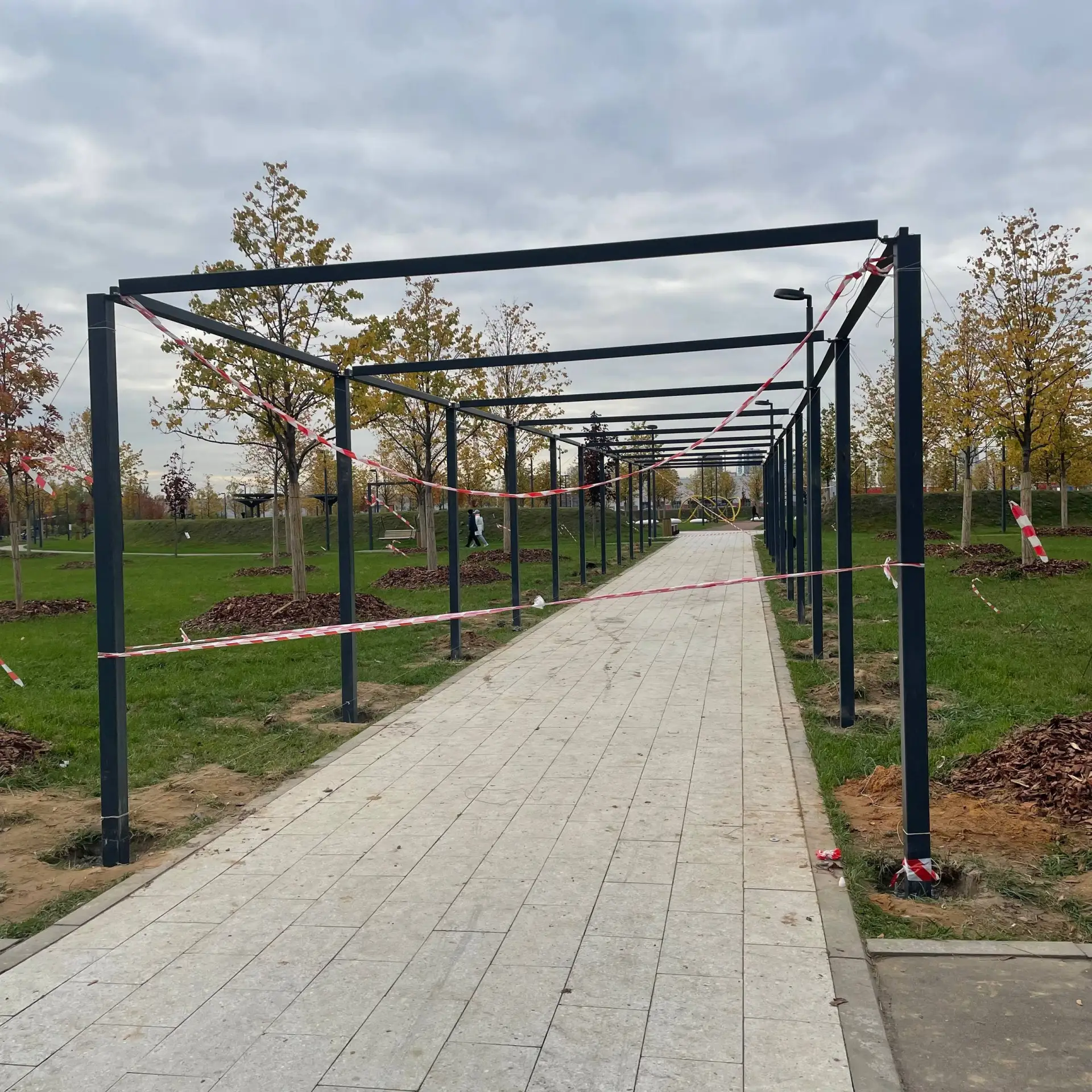 В парке на Сочинской улице в Некрасовке начали работы по благоустройству