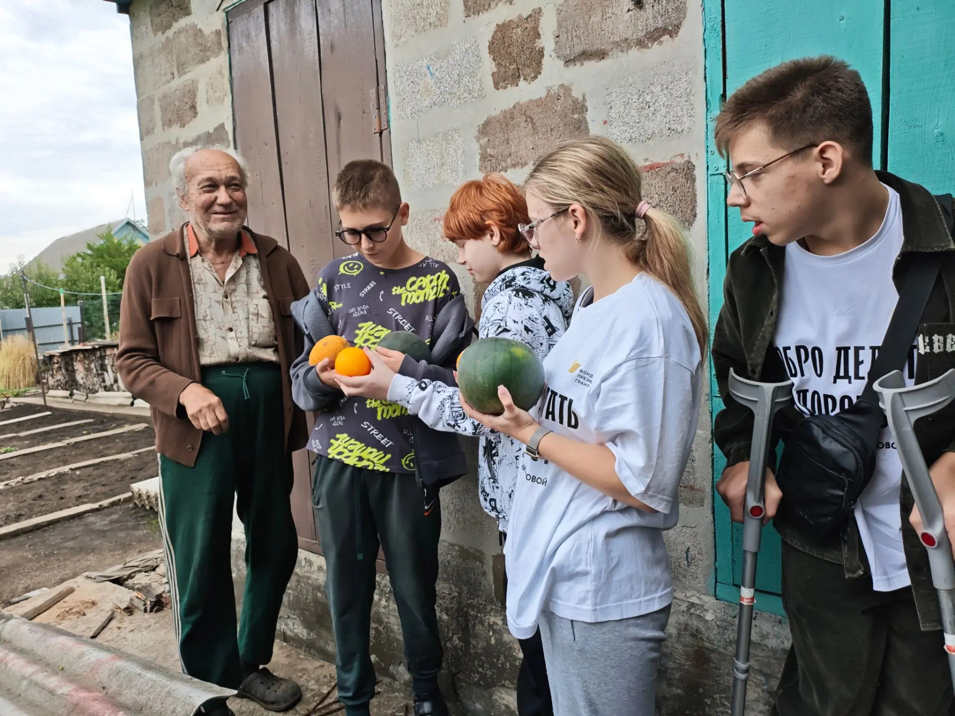 Проект #ДоброДелатьЗдорово приехал к 81-летнему одинокому Владимиру Владимировичу с гум...