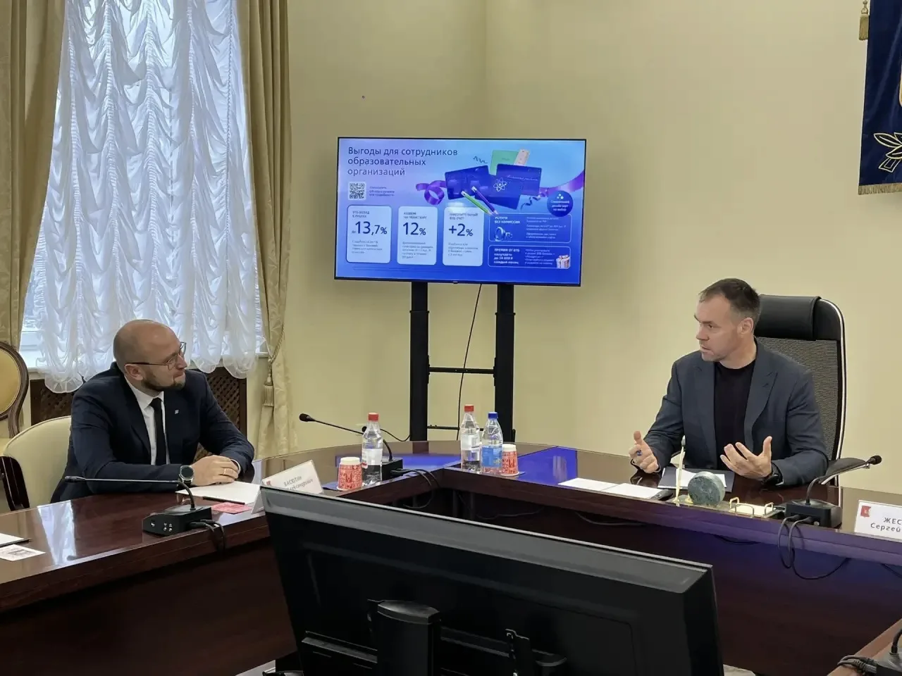 У учителей и медиков появилась возможность экономить до 5 рублей за одну поездку в обще...