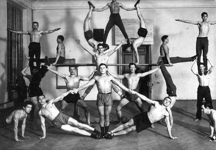 1920-е. "Пирамида" от студентов-спортсменов Ленинградского политехнического института.