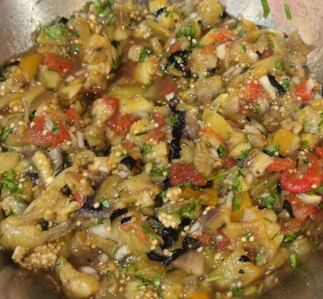 Блюдо армянской кухни - овощной салат приготовленный на костре ( ХОРОВАЦ )