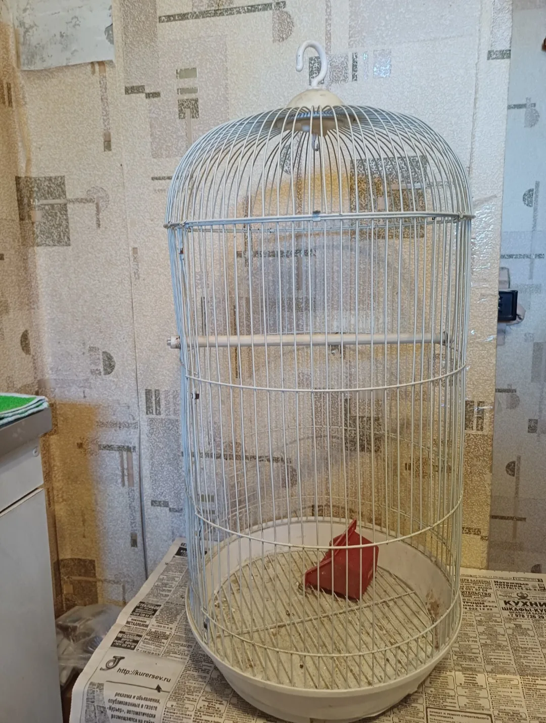 Продам клетку для попугая, 35х62см, к ней идет жердочка и кормушка, не ржавая, нет двер...
