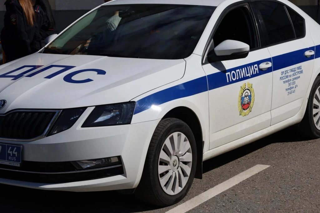 ПОЛИЦЕЙСКИЕ ПОЙМАЛИ ПЬЯНОГО ВОДИТЕЛЯ НА УГНАННОЙ МАШИНЕ В КОСТРОМСКОМ РАЙЦЕНТРЕ