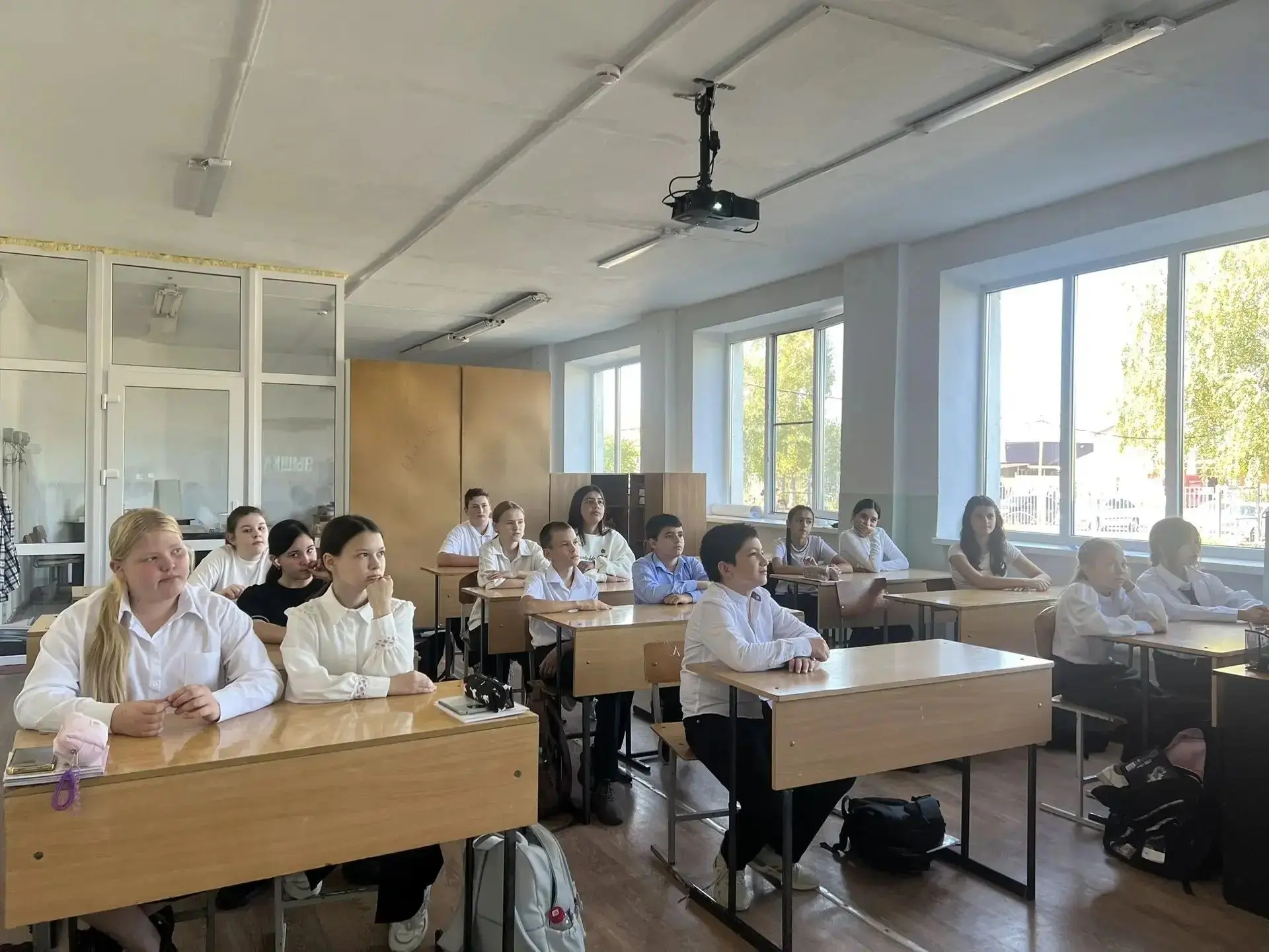 В 6 классе 09 октября 2026 года была проведена беседа на тему "Вовлечение несовершеннол...