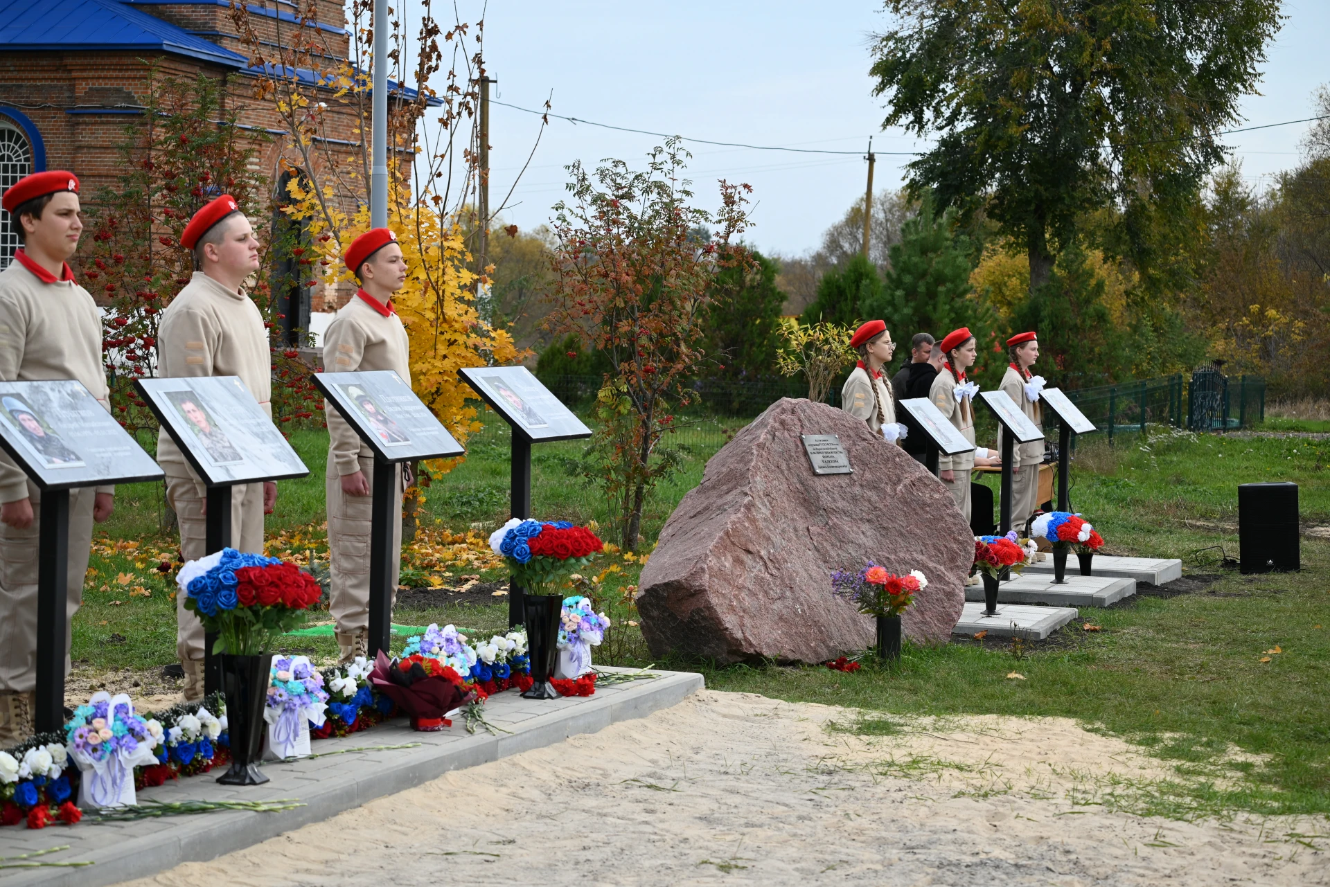В селе Кондрашкино открыли Аллею памяти погибших воинов 🕯️