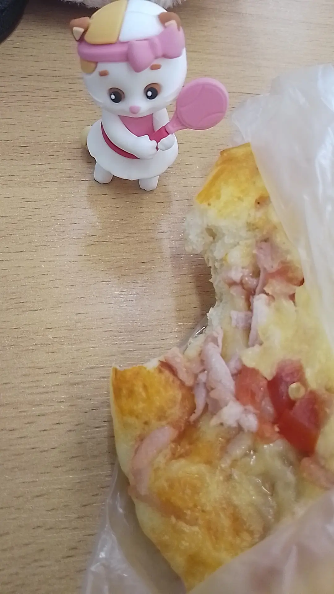у нас перемена и мы сходили в столовку😋