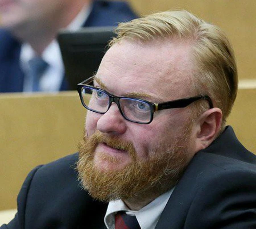 🤐 Виталий Милонов посоветовал любителям поговорить по телефону на громкой связи в обще...