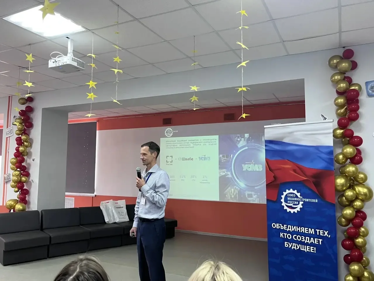 🗓️ 10 октября на базе МАОУ «Лицей № 21» состоялась Ярмарка профессий 👷‍♀️🧑‍🔬👩‍🏭👨‍🔧