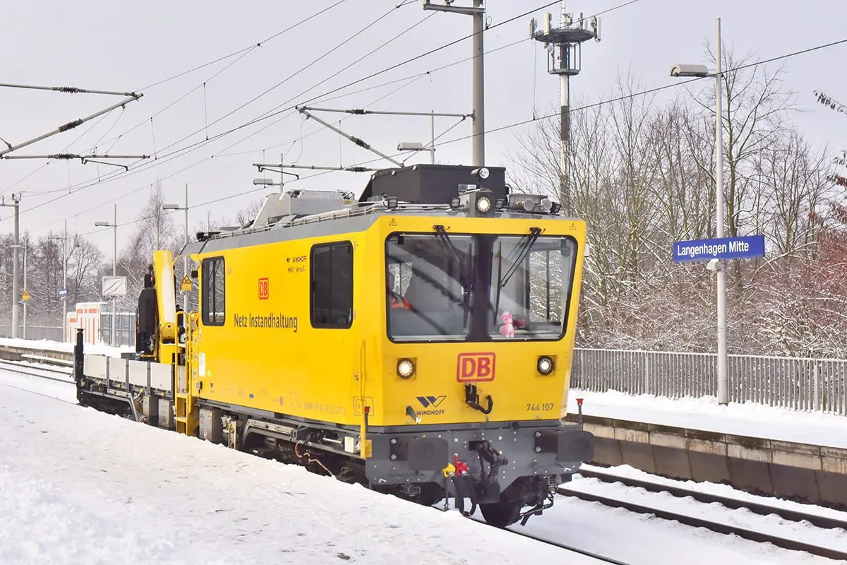 Новости закупок путевой техники: Windhoff, GBM Gleisbaumechanik, Plasser & Theurer, Vos...