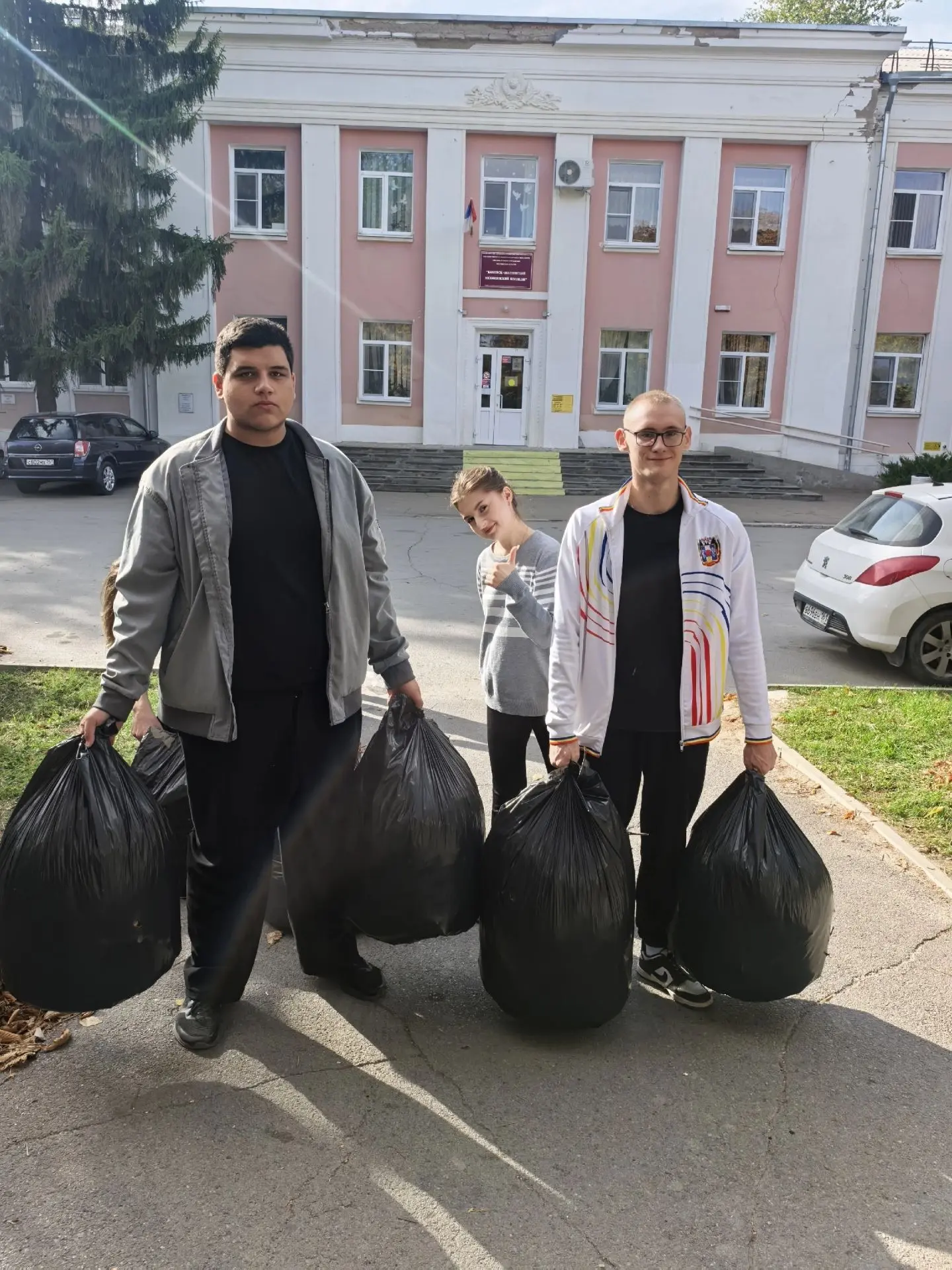 Преподаватели физической культуры Дорошева Е.О., Ревенко Ю.В. и студенты Каменск-Шахтин...