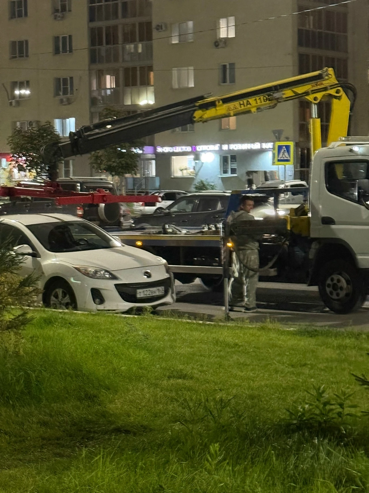 Эвакуаторы в Волгаре трудятся без устали. Не забывайте про правила парковки!