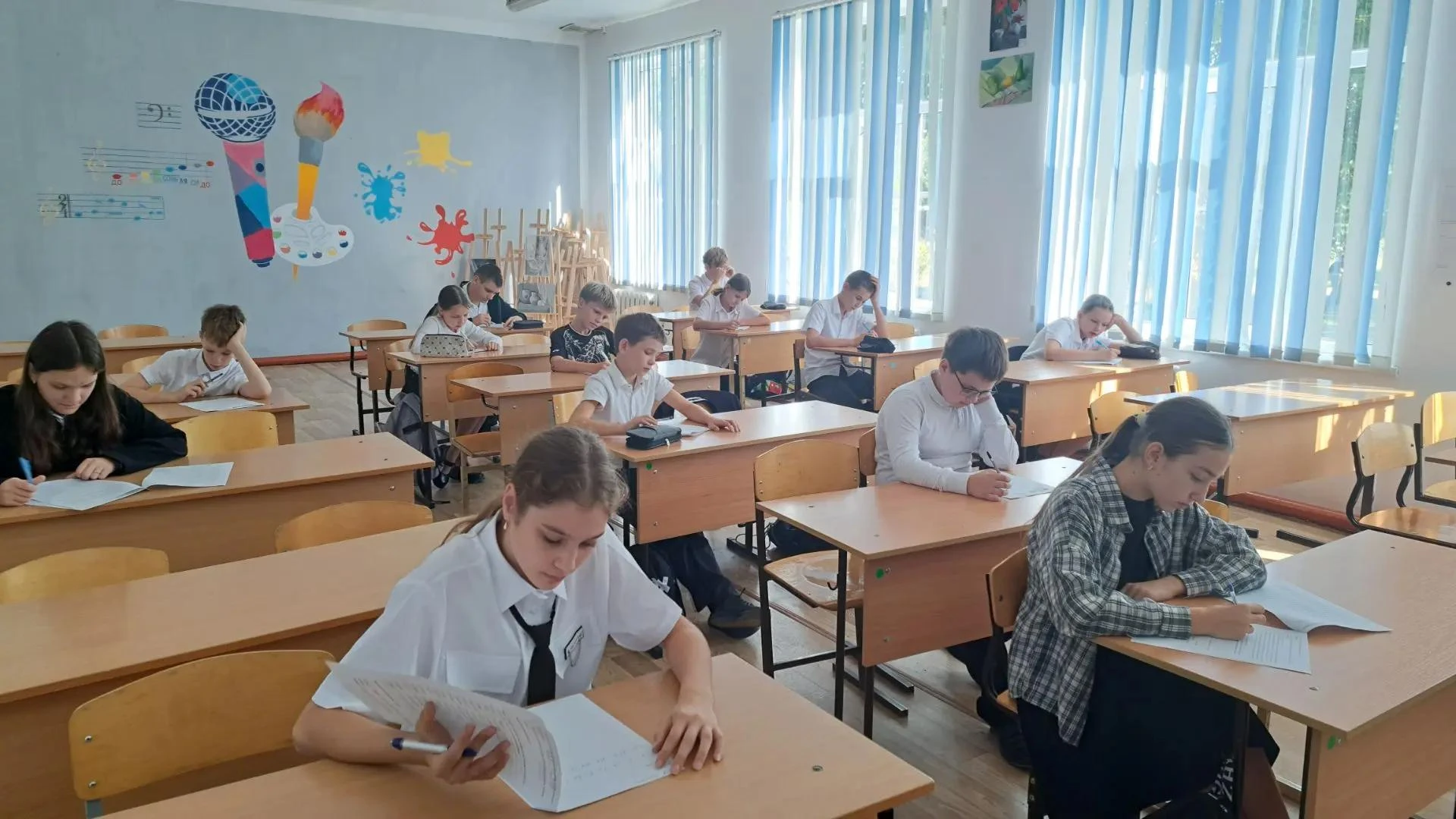 Сегодня в нашей школе особенно тихо в коридорах — идёт школьный этап Всероссийской олим...