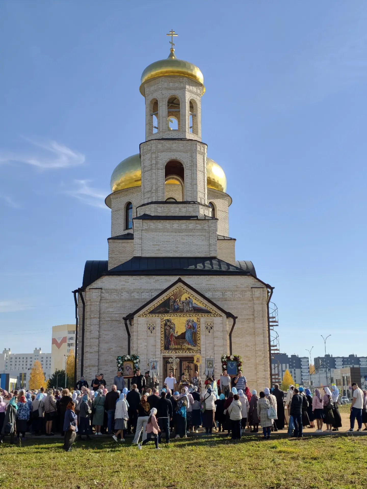 В Нижнекамске состоялся 22-й крестный ход, приуроченный к православному празднику Покро...