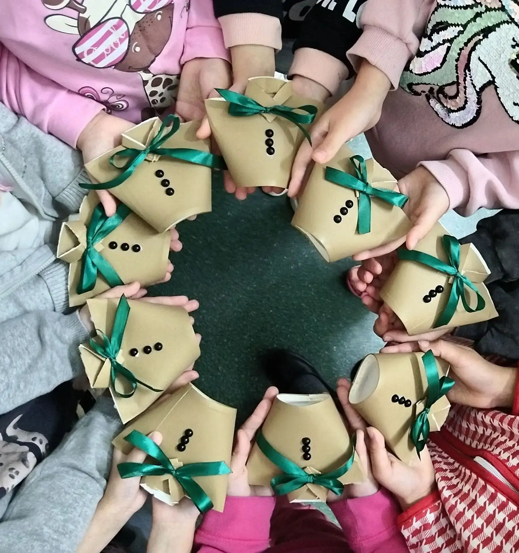 В преддверии замечательного праздника — Дня отца👨‍👧‍👦 — в кружке «Юные кутюрье 🧵🪡»...