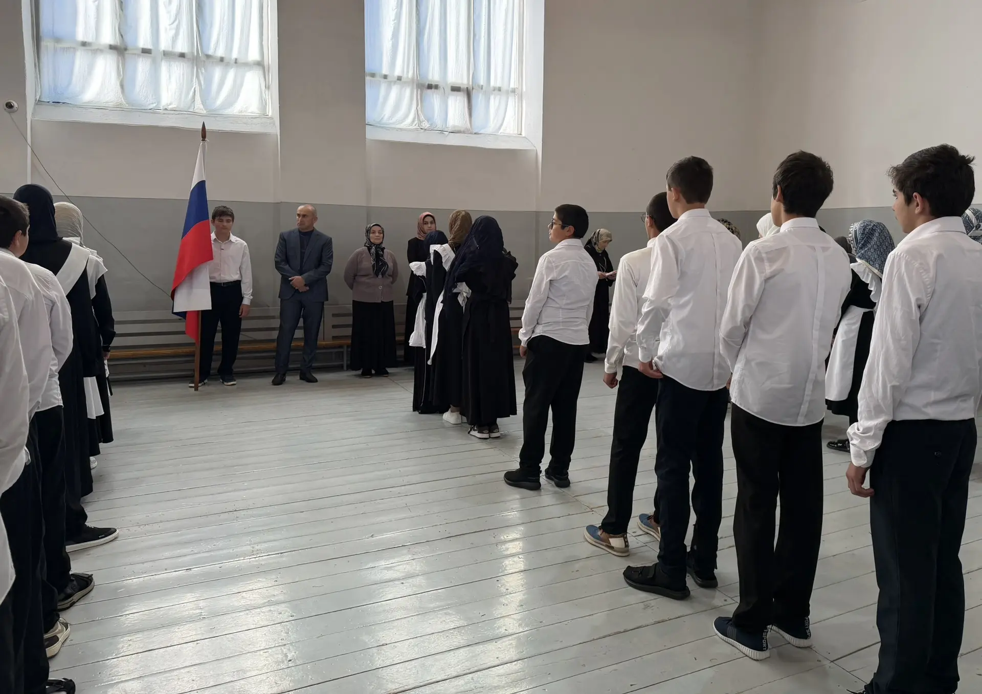 ✨ Торжественная линейка и церемония поднятия флага РФ под государственный гимн 🇷🇺