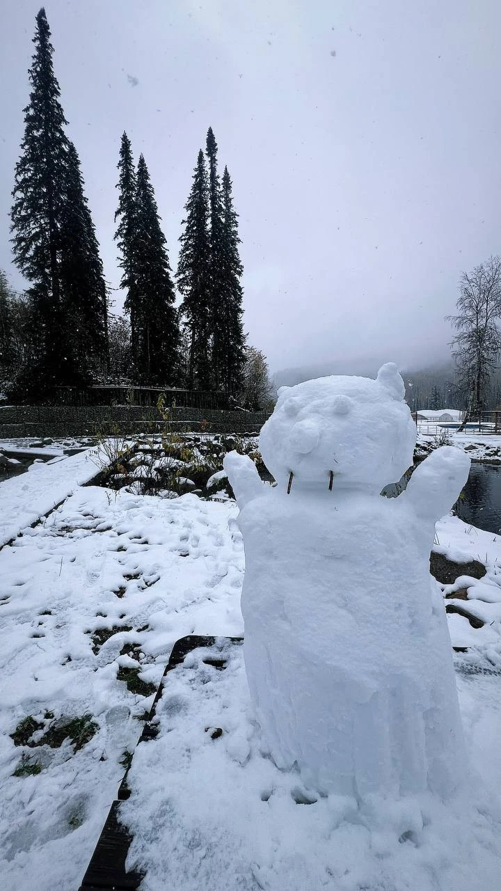В Шерегеше начали лепить снеговиков ☃️