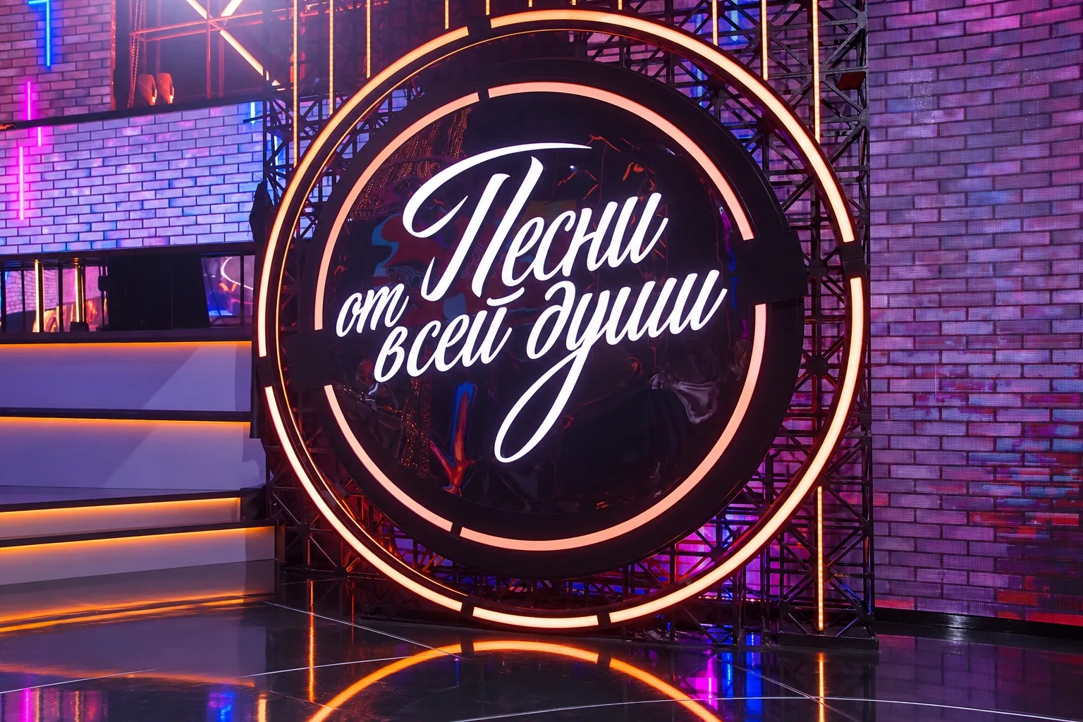 Что общего у фермы и большой сцены?