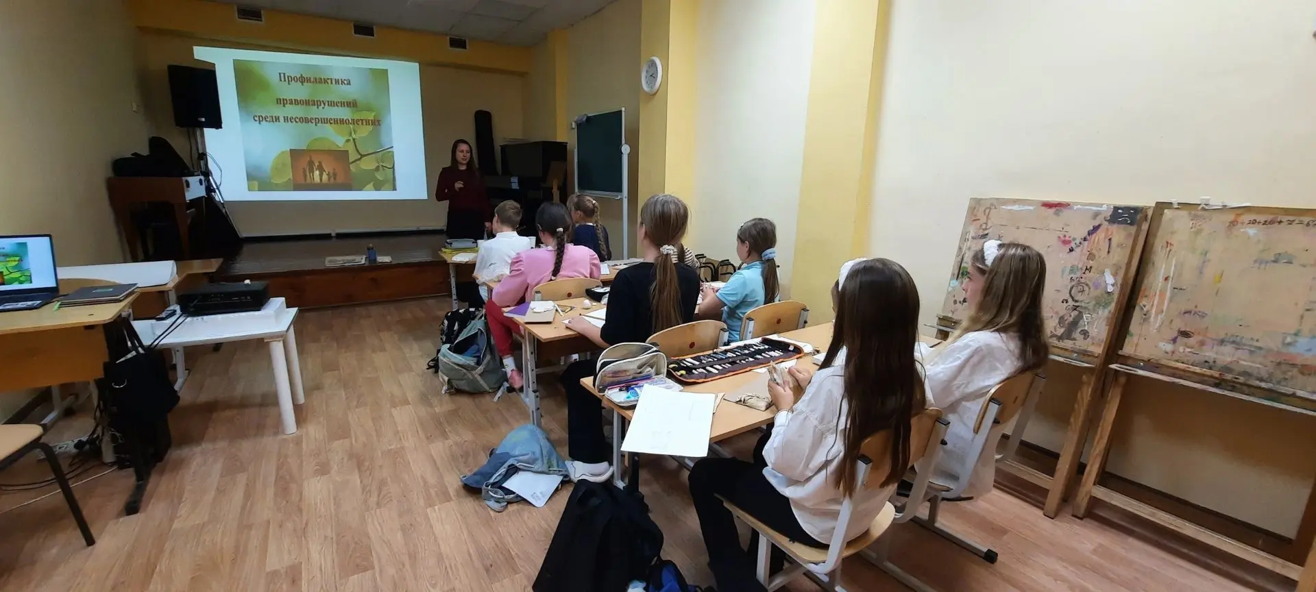 Знать свои права и обязанности важно с ранних лет! 12 октября в нашей школе прошла «Нед...