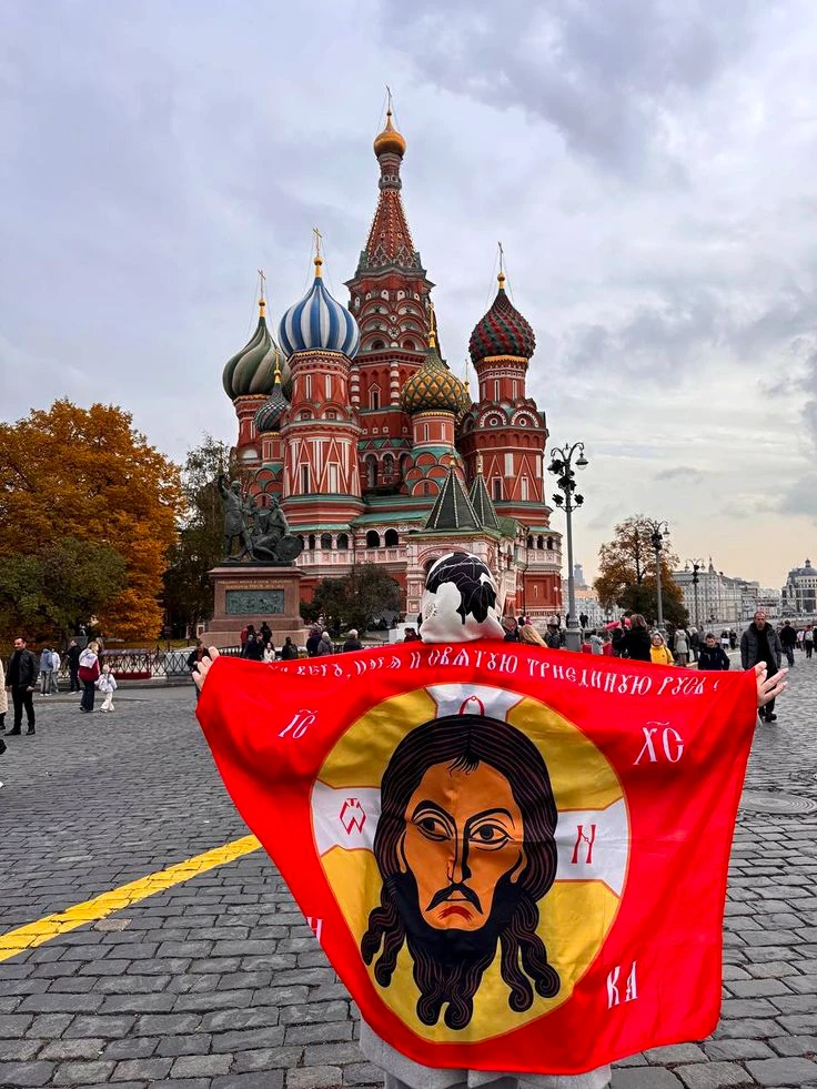 Видя свои немощи, можно снисходительно судить и о немощах других.