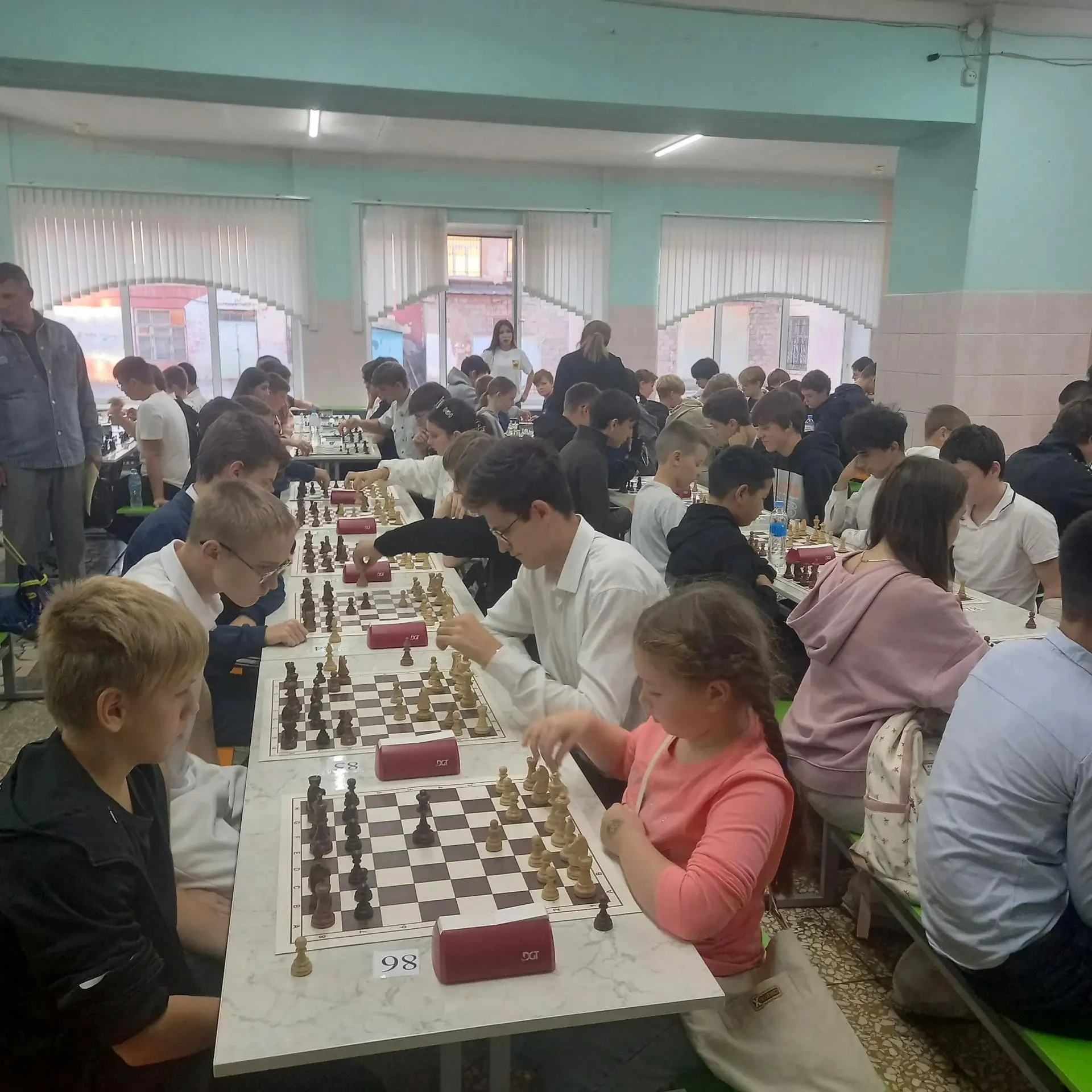 Объявляется благодарность Коваленко Захару (11 класс), Щевелеву Игорю (11 класс) и Томн...