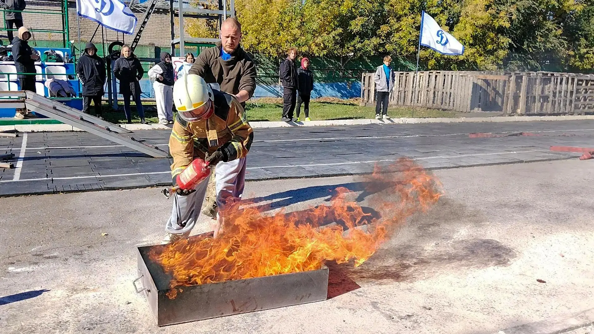 150 подростков приняли участие в пожарно-спасательных соревнованиях «Золотая штурмовка»