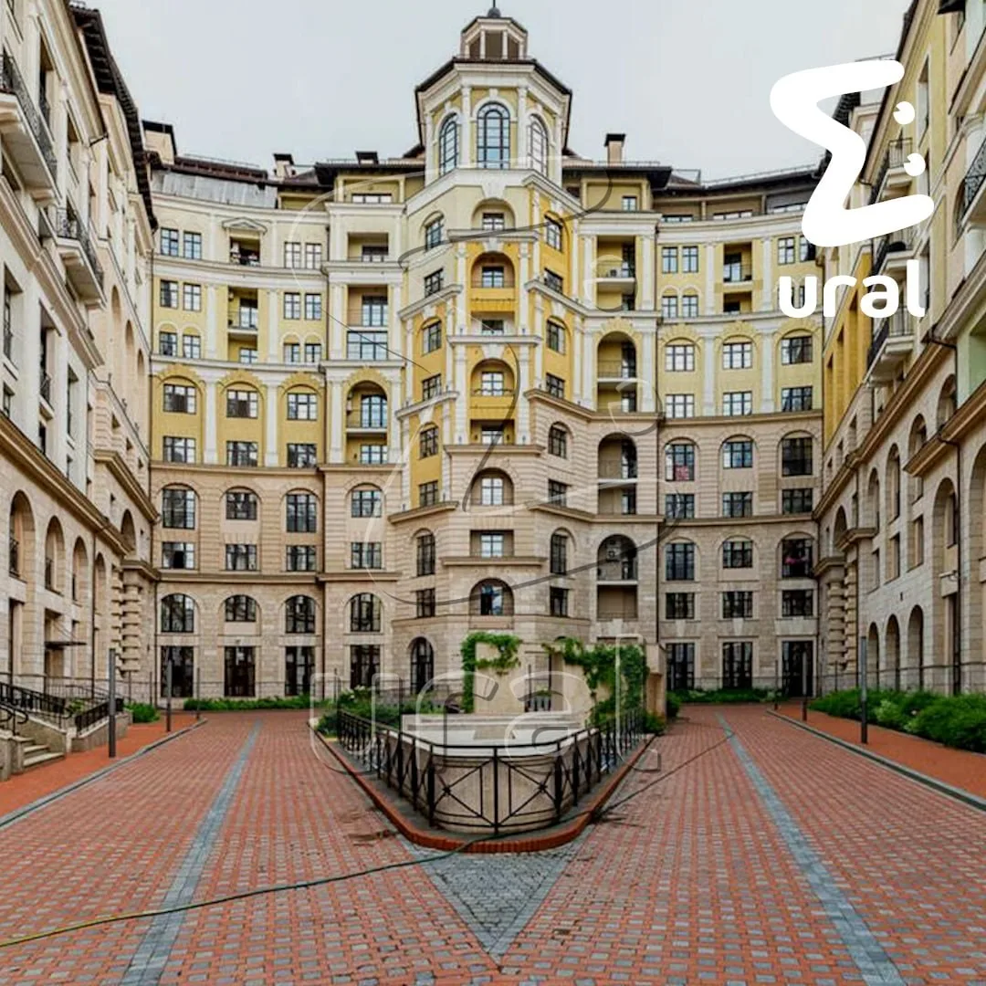 Дубай, элитное жильё в Москве и премиальные иномарки: как живёт семья и.о. главы Екатер...